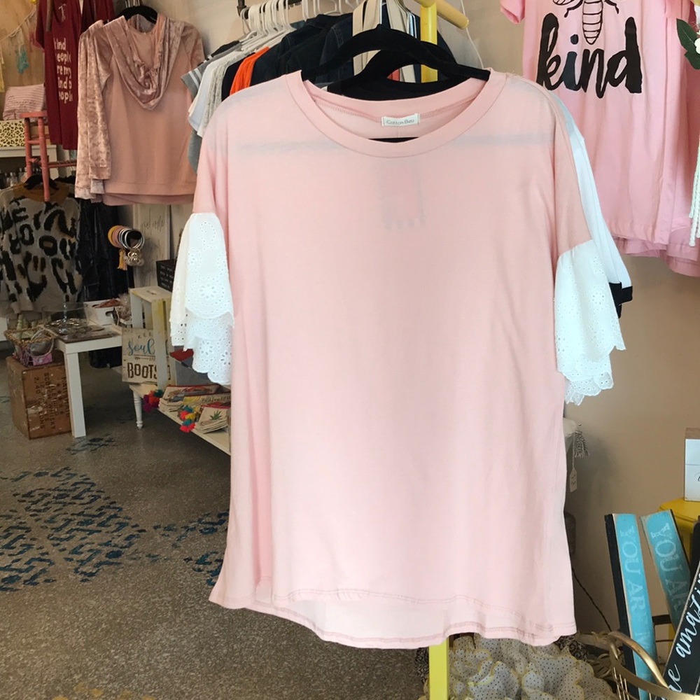 Blush flowy T-shirt with white eyelet sleeves